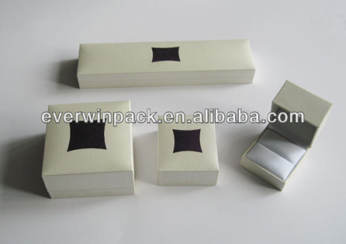 Custom and handmade personalized paper material jewelry box with logo
