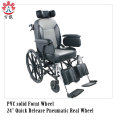 Wysokiej klasy wózek inwalidzki z czarnej czystej skóry