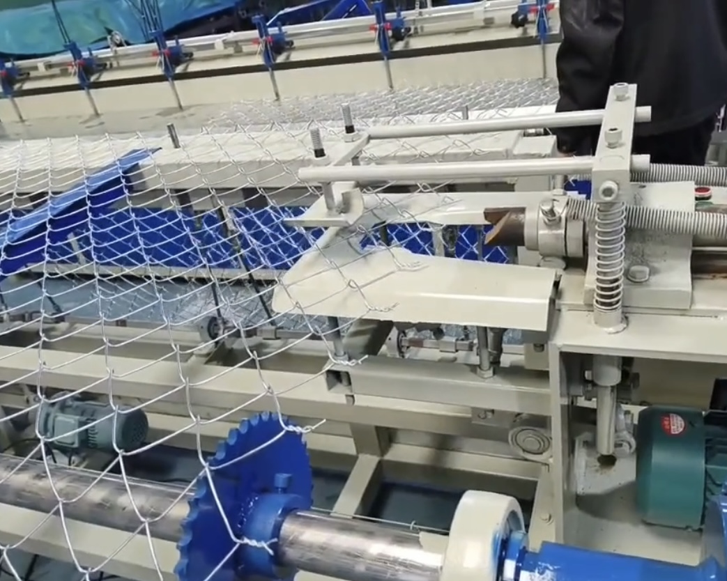 Produkcja ogrodzeń z ogniw łańcucha Galfan Fencing Production