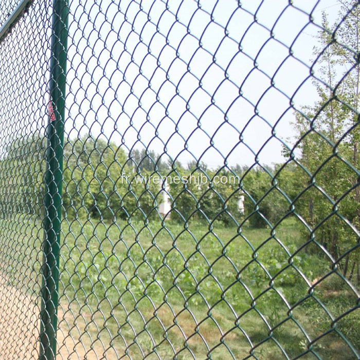La clôture de terrain de basket-vert