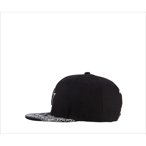 Gorra de béisbol con estrella de cinco puntas bordada