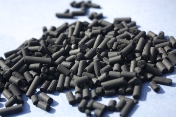 Fe2O3 impregnated pellet carbon