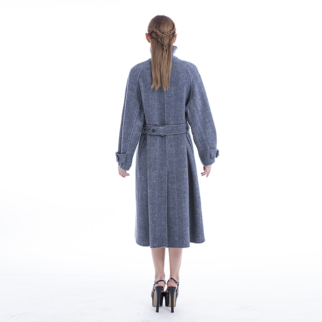 Back of cashmere coat with stand collar