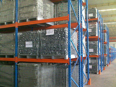 Wire mesh container cage