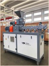 Plastic Extruder with Conical Twin Screws Extruder