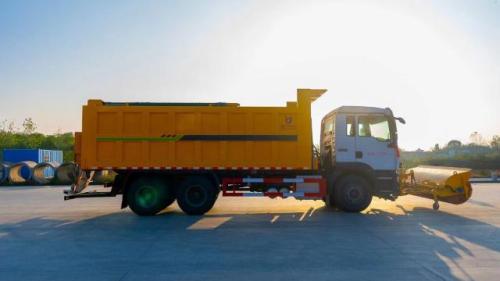 DONGFENG 4x2 Snow Removal Guardrail Cleaning Truck