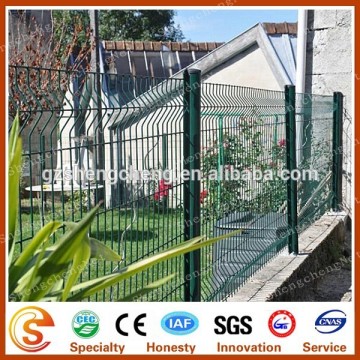 Modern fence panels Curvy wire fence Continental fencing