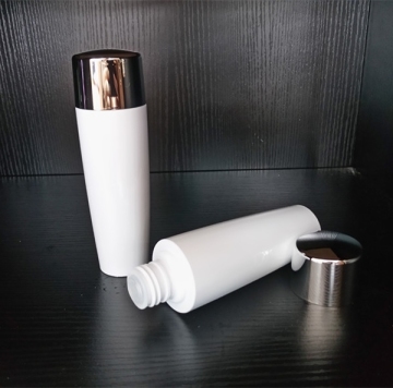 small plastic flip top containers