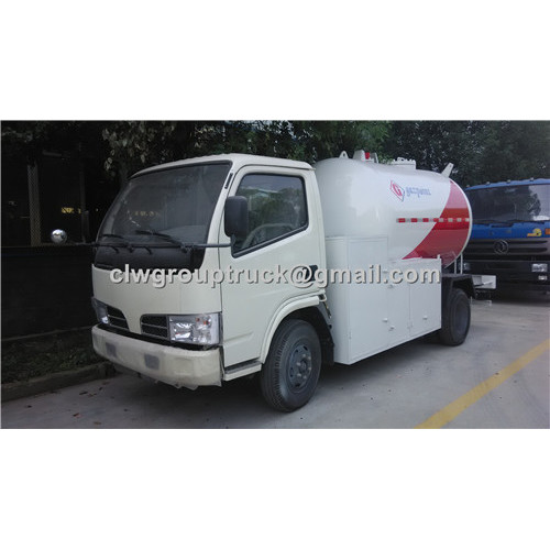 LPG Gas mengisi truk