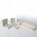 Różowy zestaw upominkowy biżuterii dla kobiet