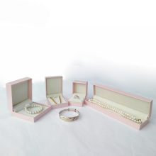 Caja de regalo de joyería rosa para mujeres