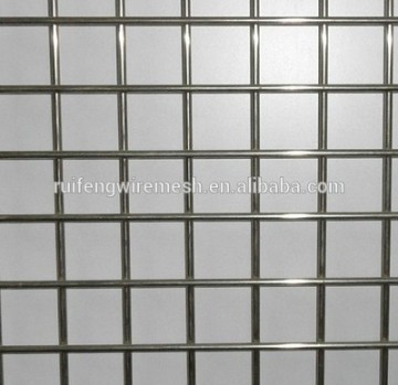 Stainless steel welded wire mesh panels for machinery guards