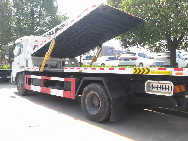 Dongfeng Light Duty العلامة التجارية New Flatbed Wrecker