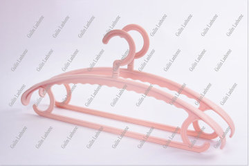 Anti-slip wide shoulder adult plastic hanger