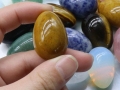 Набор из 8 незакрепленных драгоценных камней в форме яйца, кристалл, баланс для исцеления чакры с коробкой для коллекционеров, ауротерапевтов и практикующих йогу