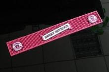 Pink rectangle anti slip pvc bar runner mats , bar drink ma