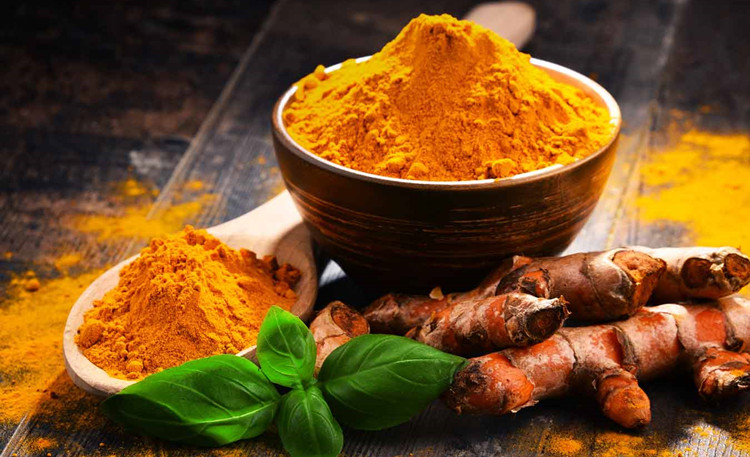 Olio di curcuma per il massaggio per la cura della pelle