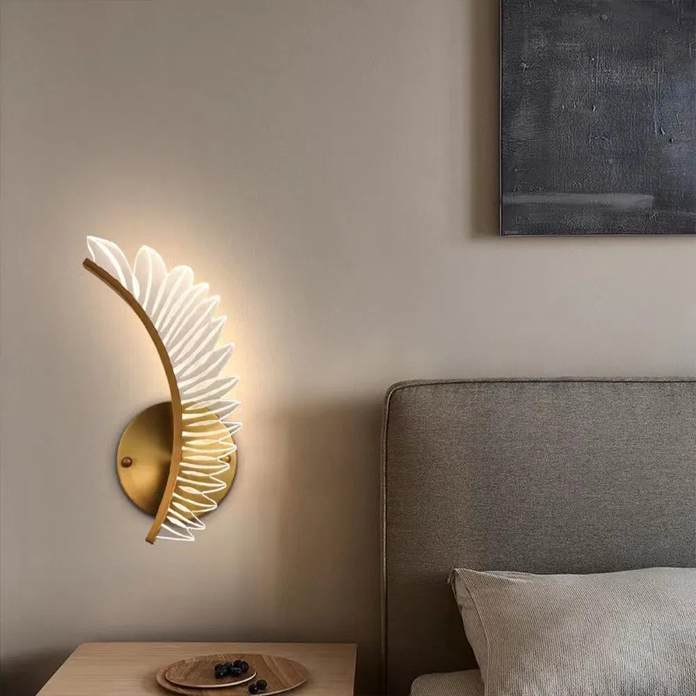 Elegant Acrylic Feather Wall Lamp for Luxurious Interiors