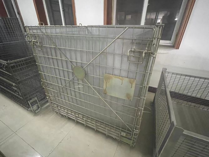 Industrial storage cage with hollow plate PP