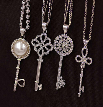 Full Rhinestone Chain Silver Plated Key Necklace For Lady