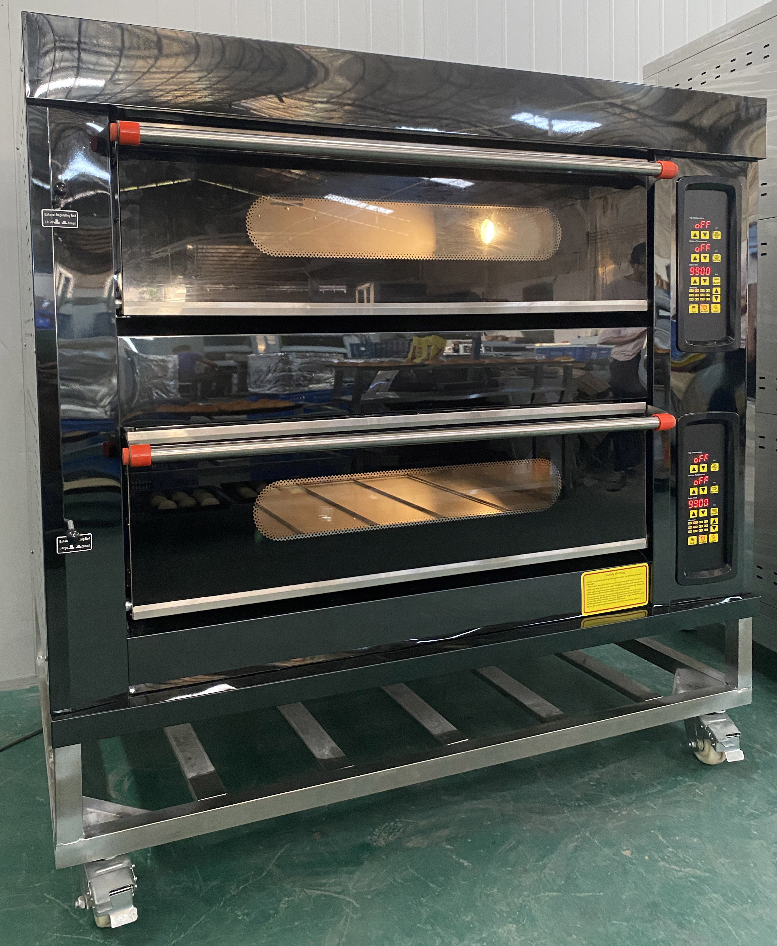 Computer Controller 2 Deck 4 Tray Gas Bread Baking Oven Bakery Machine Kitchen Equipment with Tray Size 46*66 (YFB46-204GC)