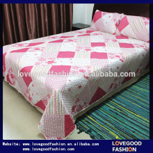 Patchwork Polyester Bedding Comforter Sets With Pink and White Floral Printings