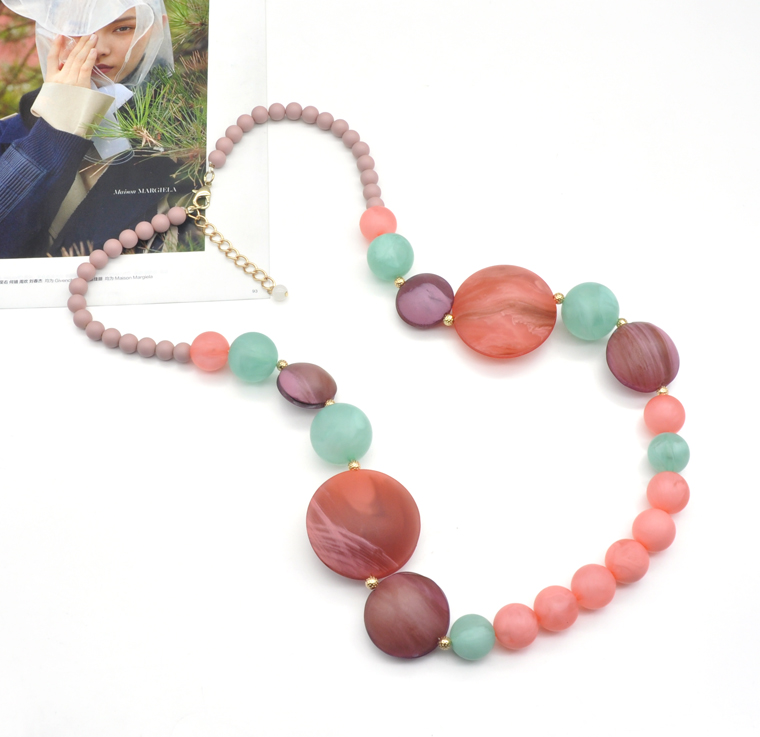 2021 winter and autumn series long acrylic and resin green and rose red beaded necklace