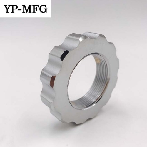 Máy tiện gia công CNC