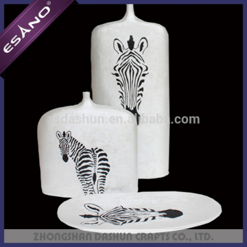 Decorative ceramic plates displaying plates and vase for home decoration