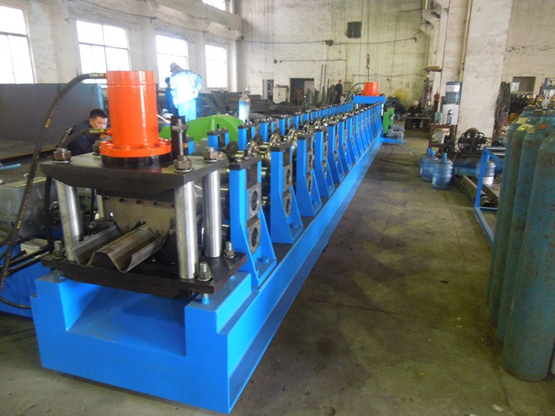 highway guardrail roll forming machine