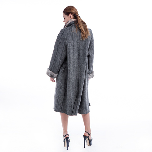 Fashionable cashmere coat with fur collar