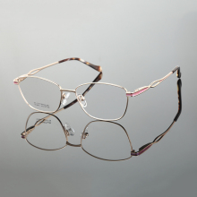 Custom Designer Eyeglasses Frames for Women: Crafted to Perfection