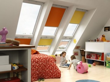 Universal skylight blinds blackout