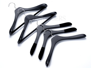 DL5005 Series Fashion Black and White Wood Clothes Hangers