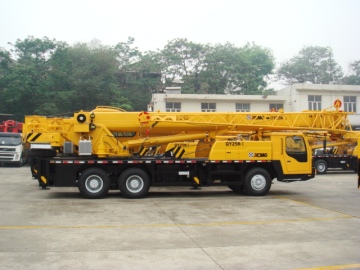 25Ton Chinese truck crane(25Ton rough crane,25Ton XCMG crane)