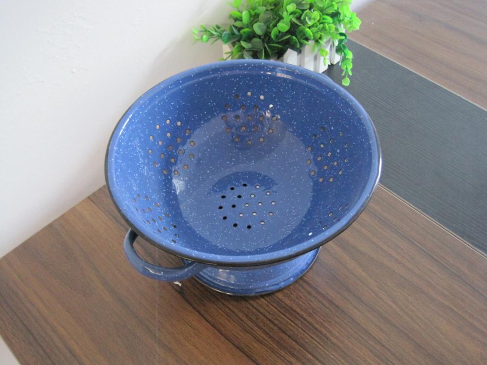 Pane Color with White Speckle Enamel Colander