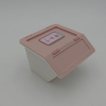 小さなプラスチック製オフィス用ゴミ箱