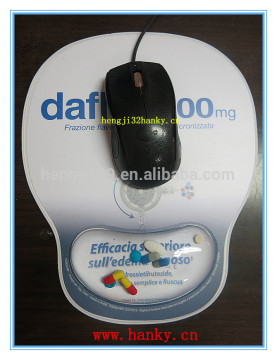 Transparent liquid wrist support mouse pad with floaters