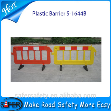 Traffic plastic crash barrier