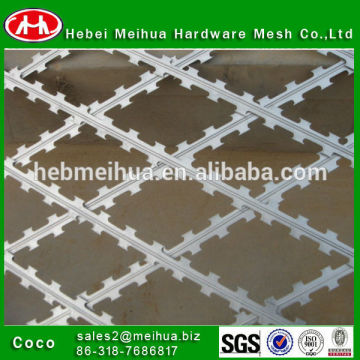 Galvanized razor barbed wire mesh fence,fence with razor wire,razor wire fence supplier ISO9001