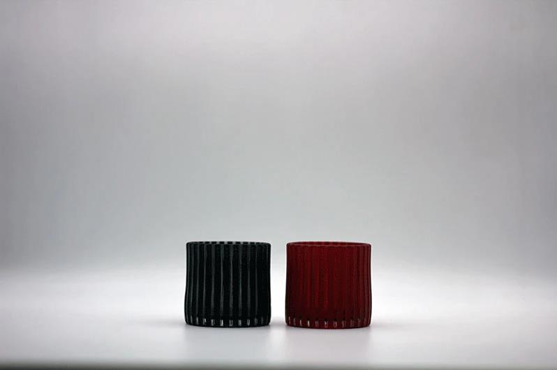 Дэкаратыўныя шкляныя свечкі ў розных канструкцыях