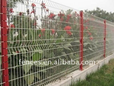 Used Galvanized Welded Mesh Fencing and gates posts for sale