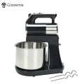 Stand mixer dengan badan berkilat perak dijual