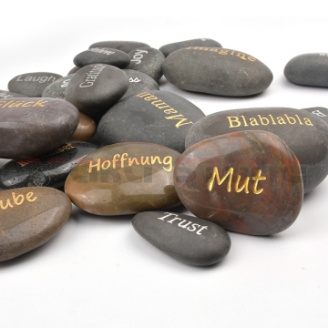 Best Seller Natural Healing Engraved River Stones for Gifts & Souvenirs