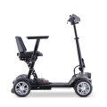 Scooter mobilità elettrica a 4 ruote con handicap in servizio