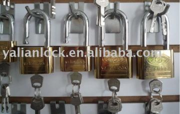 Golden-plated round corner leaf blade padlock