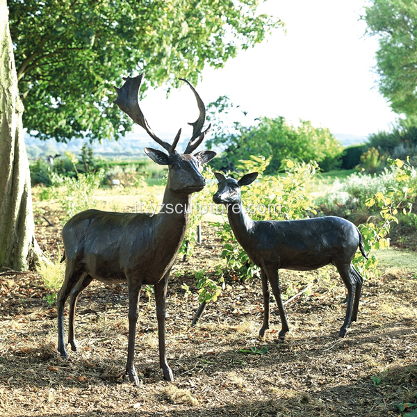 Giardino di bronzo scultura di cervo decorativo in vendita