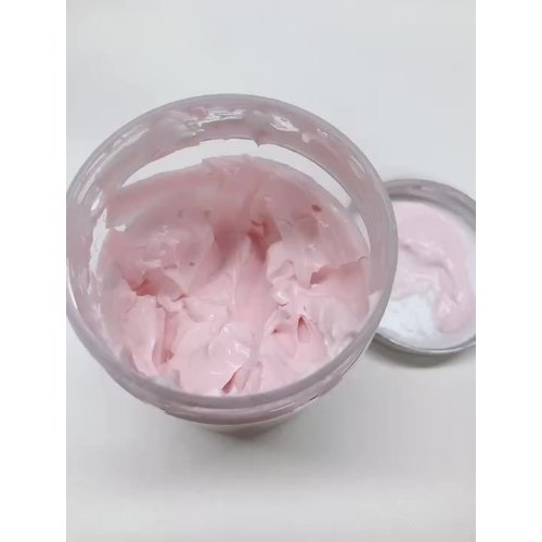 masque de boue rose pour le soin du visage plus doux et plus lisse