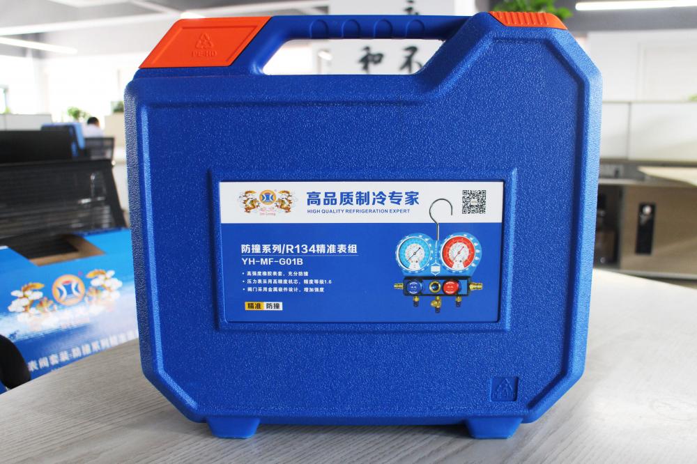 Refrigerant charging manifold gauge