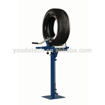 Manual tire spreader for medium sized tire